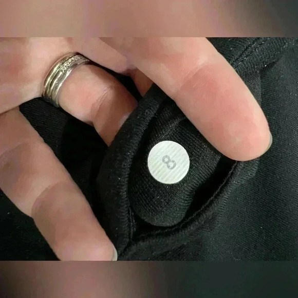 Lululemon size 8 cropped wide leg pants - Picture 5 of 5